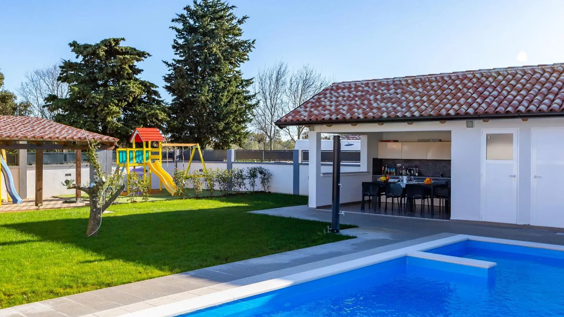 Villa Alba Rossa Near Pula For 6 People With Private 50 M2 Pool Only 1 Km From The Beach Sisan Croatia