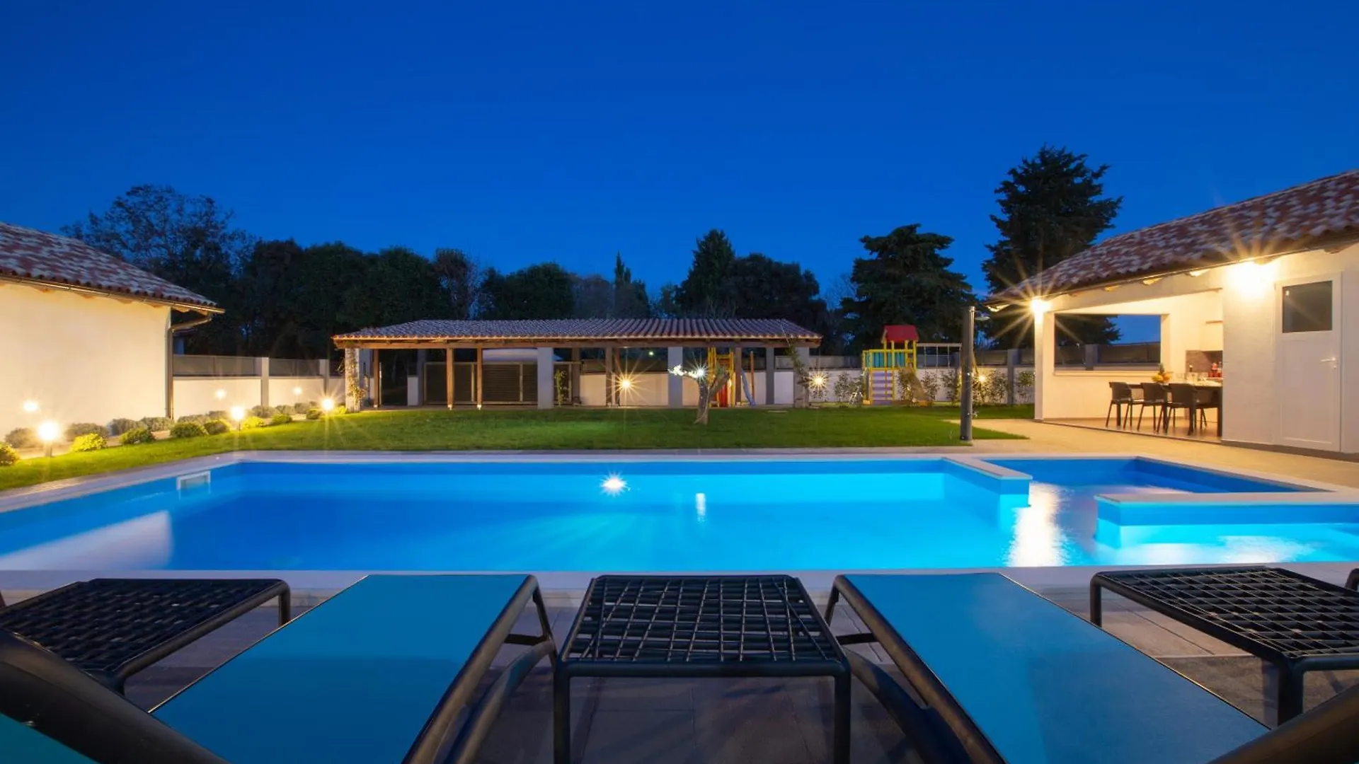 Villa Alba Rossa Near Pula For 6 People With Private 50 M2 Pool Only 1 Km From The Beach Sisan Croatia