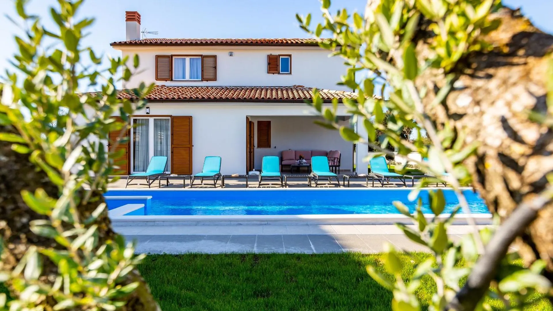 Villa Alba Rossa Near Pula For 6 People With Private 50 M2 Pool Only 1 Km From The Beach Sisan Croatia
