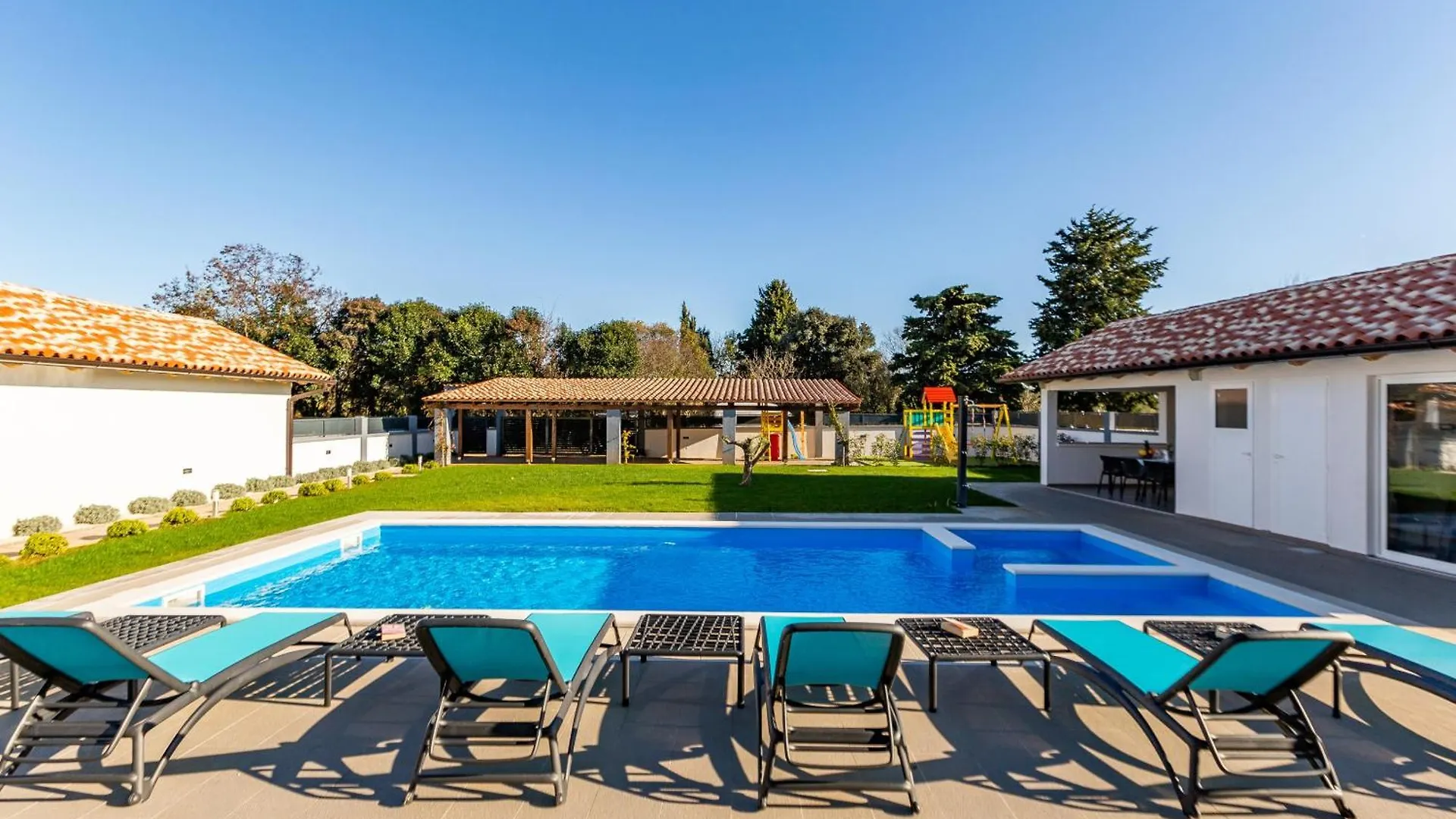 Villa Alba Rossa Near Pula For 6 People With Private 50 M2 Pool Only 1 Km From The Beach Sisan